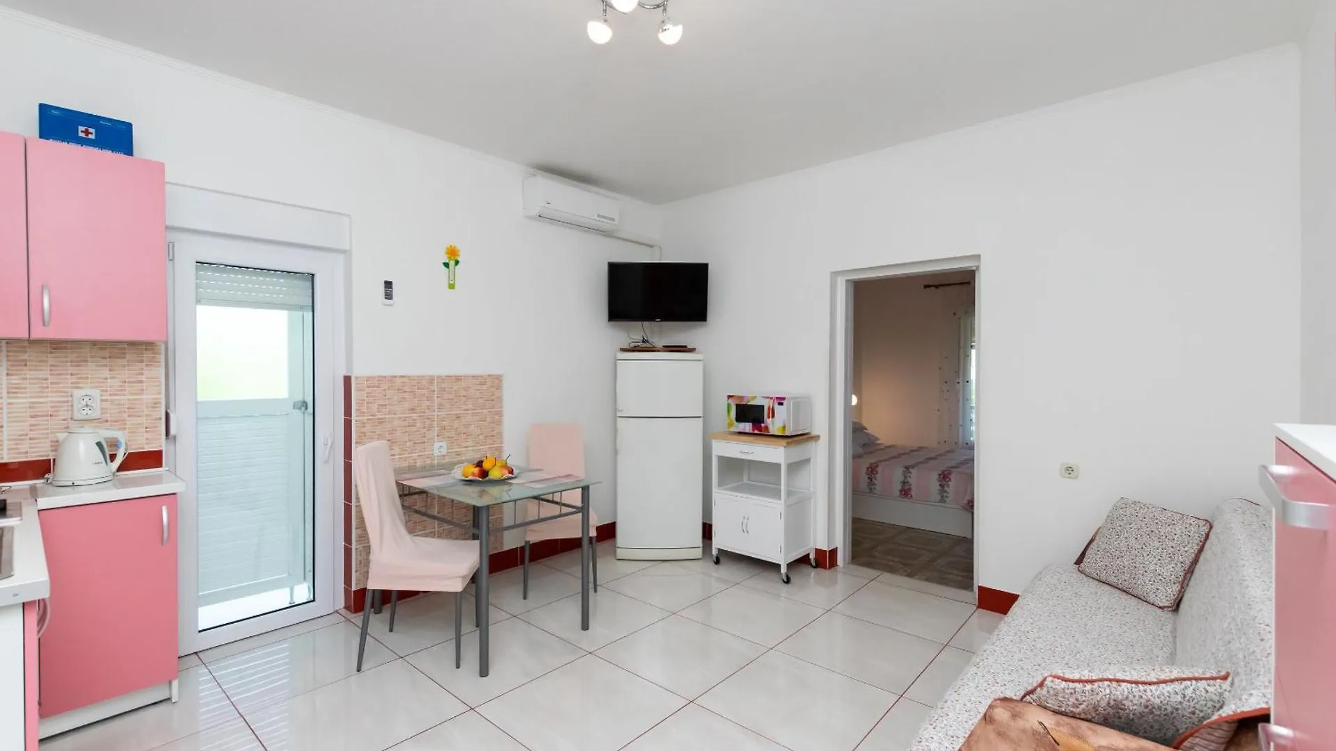 Apartments Grga - 300M To The Sea Lopar 0*,